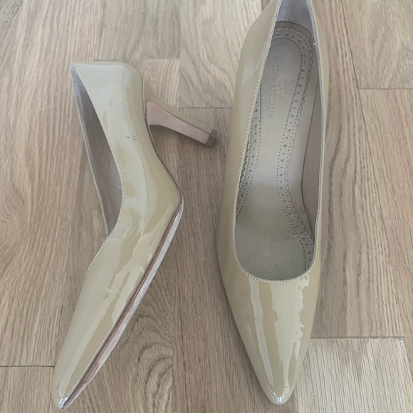 Brooks Brothers 346 Patent Leather Nude Pump - Picture 1 of 4